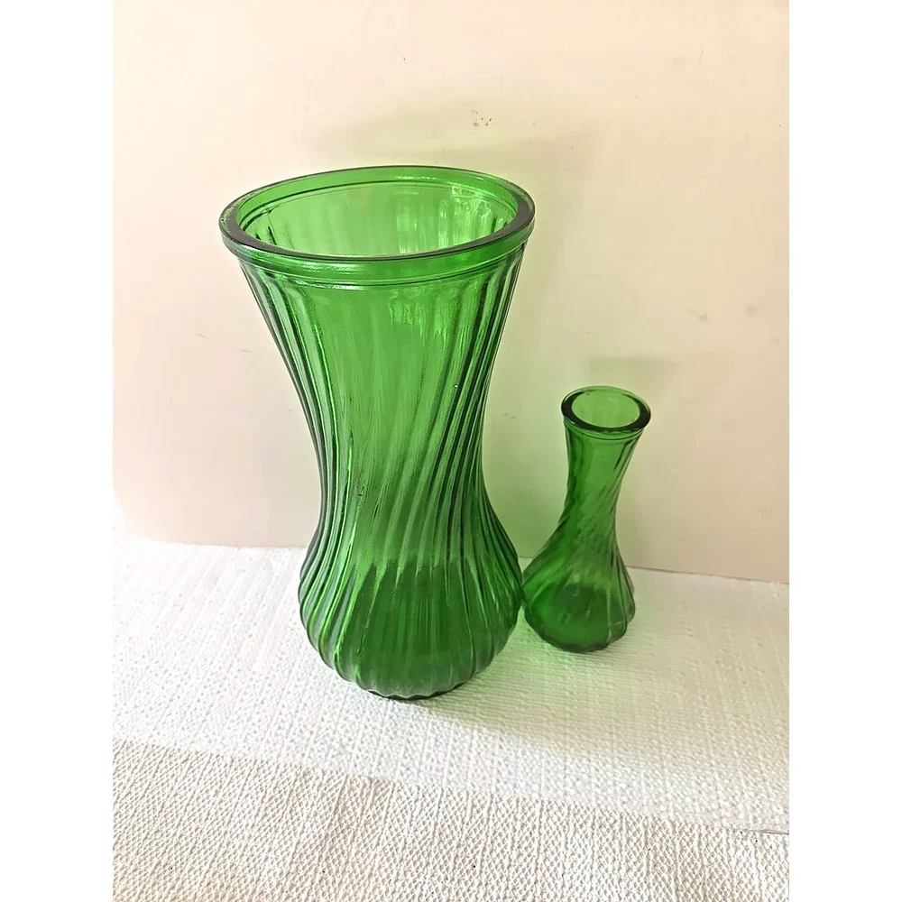 Vintage Hoosier Glass Emerald Green Ribbed Swirl Vases Lot of 2 10